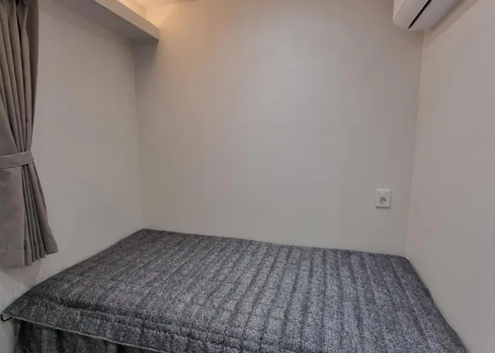 Mono-women Only Bed & Breakfast *